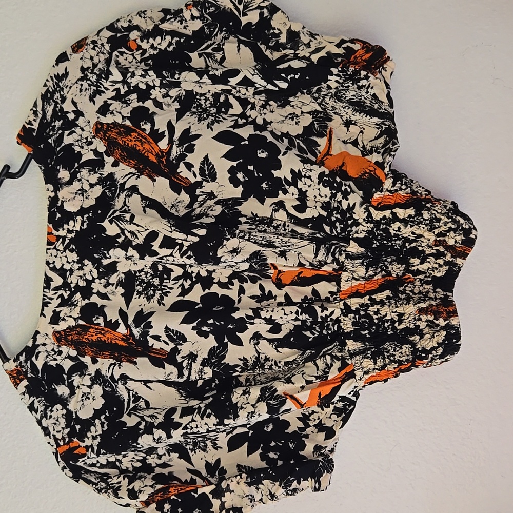 Suen Noaj top size small orange parrots.  Tropicola Bird Shadow - Picture 3 of 5